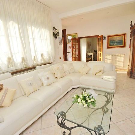 Raffinato Attico Vicino Al Mare Con Solarium Lido Di Camaiore Exteriér fotografie