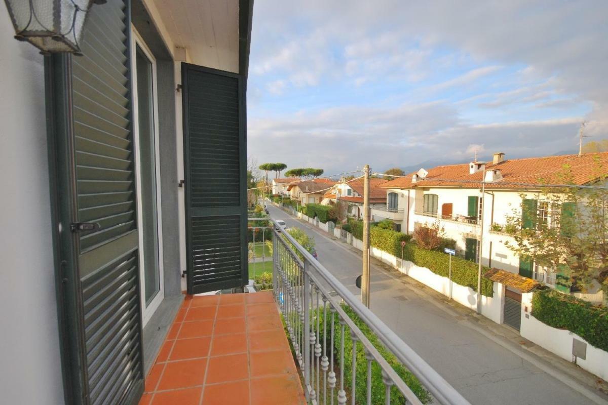 Raffinato Attico Vicino Al Mare Con Solarium Lido Di Camaiore Exteriér fotografie