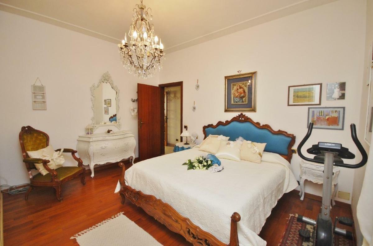 Raffinato Attico Vicino Al Mare Con Solarium Lido Di Camaiore Exteriér fotografie