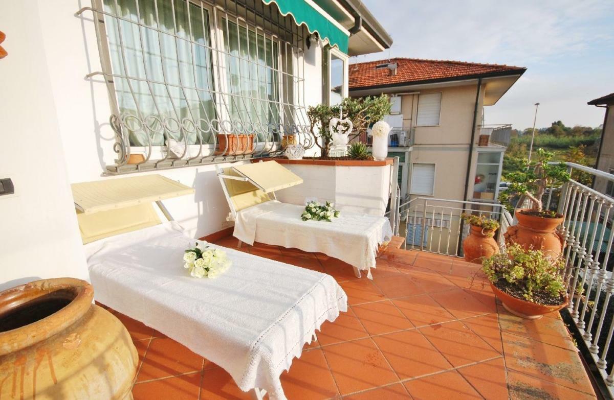 Raffinato Attico Vicino Al Mare Con Solarium Lido Di Camaiore Exteriér fotografie