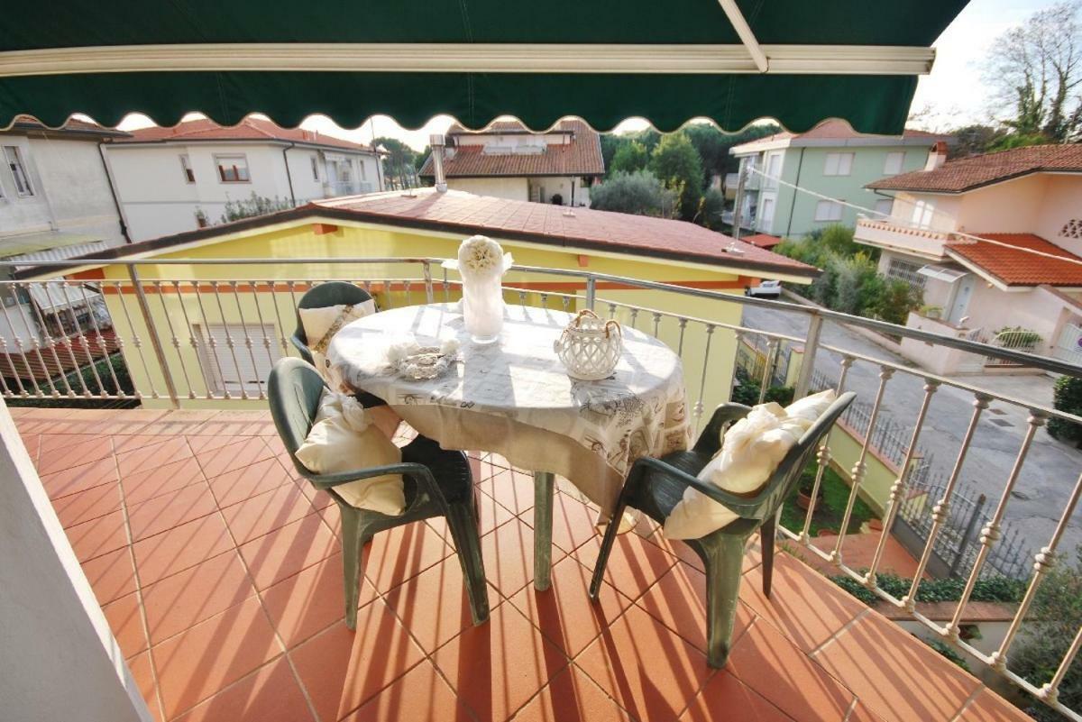 Raffinato Attico Vicino Al Mare Con Solarium Lido Di Camaiore Exteriér fotografie
