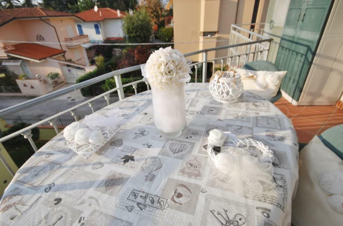 Raffinato Attico Vicino Al Mare Con Solarium Lido Di Camaiore Exteriér fotografie