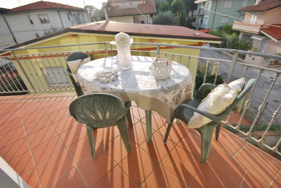 Raffinato Attico Vicino Al Mare Con Solarium Lido Di Camaiore Exteriér fotografie