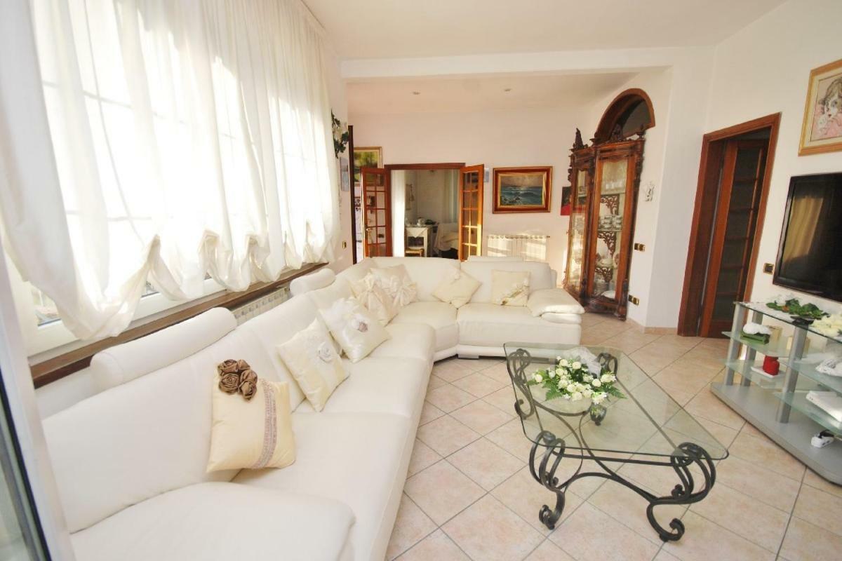 Raffinato Attico Vicino Al Mare Con Solarium Lido Di Camaiore Exteriér fotografie